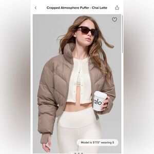 Brand new with tags! Cropped Alo Atmosphere Puffer - Chai Latte, Size L